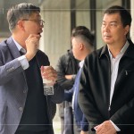 新業(yè)建設(shè) 蕭智夫 建築師(左一)與同業(yè)先進(jìn)們分享設(shè)計(jì)想法，以機(jī)能為先，優(yōu)雅為心，以現(xiàn)代建築為語(yǔ)彙，著重建築線條與虛實(shí)進(jìn)退間的比例。