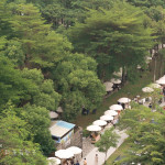 聚落地點(diǎn)位於佔(zhàn)地6814平方公尺的東光園道一隅，四周環(huán)繞樂業(yè)一路、東光園路、東英二街、建成路，園道蘊(yùn)含豐富樹種，像是城市中的一抹綠廊。