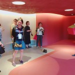 「會呼吸」的無毒遊戲空間，從地面至天花板的健康綠建材選用，採用珪藻土、亞麻仁油作為塗料，天然、無毒又抗菌，為家長與寶貝們的健康進(jìn)一步把關(guān)。