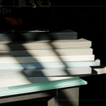 各式板材在陽(yáng)光沐浴之下，更顯其獨(dú)特樣貌。