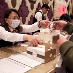 守護(hù)未來家園的堡壘－物管團(tuán)隊(duì)，協(xié)助住戶共同完成報(bào)到手續(xù)，感受這份成家入厝的幸福喜悅。