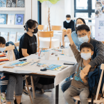 分享鯨魚為何走向陸地?為什麼海裡有好多的垃圾? 孩子們一個個發(fā)表，說出他們的觀察。