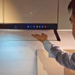 有時候，直接使用手心手背感受風的流動、用指尖撫摸材質的觸感，心裡將會更清楚餐廚器具是否合乎職人的標準。