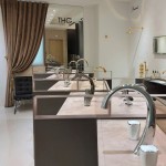 這趟『麗舍衛(wèi)浴選品』之行，新業(yè)職人的目光，除了著重於優(yōu)雅線條的高質(zhì)感，也貼近實(shí)際需求，更注重住戶(hù)的使用感受。