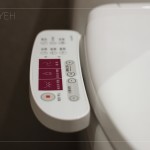 配有智慧馬桶，在寒冷的天氣有座溫調(diào)節(jié)舒適，守護(hù)家人嬌嫩的肌膚。