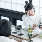 透過經(jīng)驗豐富的茶師，探索每款茶的風(fēng)味口感，貼近飲茶者的心，相互暢所欲言，以茶相會。