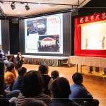 以牛皮刻劃出的戲偶，透過簽桿操控，利用燈光照射在白色布幕上，依循劇本內容搭配音樂與口白來演出，既趣味又有意義。