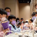 提供一人一份飲料及爆米花，讓大朋友小朋友皆能盡情享受沉浸其中。