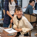 周末優(yōu)閒午後，與新業(yè)家族住戶共同學(xué)習(xí)，跟著講師的故事線穿梭，彷彿閱讀一本充滿驚喜的尋油記。