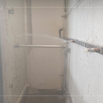 根據(jù)水密性測試規(guī)範，選用螺旋式專用噴頭，以精確模擬雨水噴灑、滲透等情境。