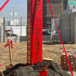 金鏟落土，猶如一顆開起夢(mèng)想的種子，扎根土壤，彷彿像孕育生命般，即將萌芽。