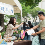 當(dāng)日完成指定任務(wù)，即可至服務(wù)臺(tái)轉(zhuǎn)出幸運(yùn)，新業(yè)期望每一位來到此的好友們，透過互動(dòng)拉近彼此距離。