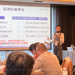 邀請(qǐng)信瑞企管莊慧謙老師，探討『全員品牌意識(shí)』，了解品牌價(jià)值與內(nèi)涵，並希望將品牌思維貫徹至全員。