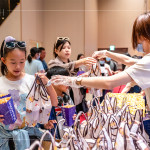 一人一份飲料及爆米花，讓大朋友小朋友盡情享受、沉浸其中。