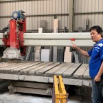 因應(yīng)不同石材，使用的切割器類型、規(guī)模也不同。從塊狀到呈現(xiàn)片狀，都少不了切割機(jī)的垂直切塊、拋光機(jī)水平打磨以及人工鑿刻等階段。