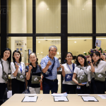 新業(yè)建設(shè) 名譽(yù)董事長(zhǎng) 穆椿松賢伉儷(中) 到場(chǎng)參與活動(dòng)盛事，一同支持藝文日的舉辦，親身感受舞臺(tái)劇魅力!