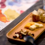 品酩醇酒之餘，輔以『輕佐食』－堅果、果乾、起司跟麵包，微微香氣在酒間點綴、不搶戲。 