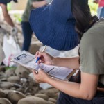 記下我們這一次的行動記錄表，經(jīng)由這一次的『綠色行動』，我們撿起了7.6公斤的可回收垃圾，與24.3公斤的不可回收垃圾。