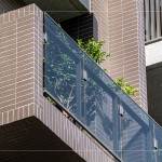 柔和溫潤(rùn)的大地色系，不與環(huán)境爭(zhēng)艷，讓躍然於建築立面的大樹與植栽，成為最自然的表情。