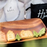 伴手禮致上公益烘焙坊的手工餅乾及環(huán)保購物袋，可愛、溫馨兼顧著美味，讓本次活動開啟美善的起點。