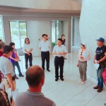 新業(yè)建設(shè)邱副總向公會的夥伴們介紹【觀峰】迎賓大廳的結(jié)構(gòu)與設(shè)計(jì)等概念，彼此分享所見所學(xué)與心得。