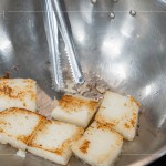 煎至表面呈金黃色的蘿蔔糕，外酥內(nèi)嫩的口感，為今年的過年增添另一份手感溫度。