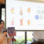 特別致贈(zèng)《文豪們的私房酒單》作為心得分享的小禮，書中以幽默風(fēng)趣的插畫，透過(guò)各式酒類，描繪文豪們與酒的故事，輕鬆引導(dǎo)讀者閱讀。(禁止酒駕，未滿十八歲禁止飲酒)