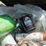 各式瓶罐、垃圾，深埋在林葉角落，帶給環(huán)境極大的負(fù)擔(dān)，透過淨(jìng)溪活動為環(huán)境盡一份微薄心力!