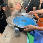 貌似黑膠唱片的「磨切片」，也是師傅做工時的好幫手！