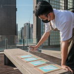 噴上定畫液，定色與保護(hù)，形成一層透明保護(hù)膜，讓畫作保持原有的色彩和質(zhì)感，以防髒污或損壞，亦可延緩色彩褪色且防水。