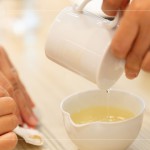 清香型高山烏龍茶，來自南投杉林溪，淡淡茉莉花香味，色澤清雅純淨(jìng)，口感甘醇圓滑，且有後韻。