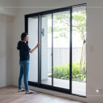 細(xì)心檢查窗戶開(kāi)關(guān)是否順暢，窗框有無(wú)損傷，層層守護(hù)，讓住戶擁有安心舒適的居家生活。