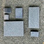 「會(huì)喝水的人行道」－新業(yè)利用環(huán)保材質(zhì)的透水磚特性，許多的細(xì)小孔洞讓多餘的雨水可滲入土地，以達(dá)到水循環(huán)的作用。