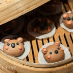 體驗(yàn)活動(dòng)—手作造型饅頭，捏出屬於自己的小小河貍(水中建築師)，點(diǎn)綴各式蔬果調(diào)色，讓大朋友與小朋友吃得更安心。