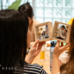 體驗(yàn)活動(dòng)—手作押花相框，剪貼各式花材，拼貼屬於自己與家人們的回憶，裱入相框，擺至家中，妝點(diǎn)日常美好。