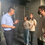 走入建築，方能實際體會建築的各項層面與豐富度。透過這場東海建築營隊的活動，新業(yè)建設(shè)楊世偉經(jīng)理(左一)期許學(xué)生們找到自己樂在其中、精益求精的初衷。