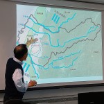 新業(yè)建設(shè)卓勝隆董事長(zhǎng) ，分享臺(tái)中市各區(qū)的發(fā)展與演變，讓新進(jìn)人員對(duì)此有全面的了解。