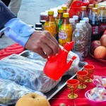 斟滿酒杯，裝滿虔誠(chéng)祈禱的心意，期許內(nèi)心的想望與希冀被上蒼聽(tīng)見(jiàn)，祈願(yuàn)工程一切平安圓滿。