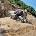 重達(dá)3噸以上的大石頭，是『大塊森鄰』溪流瀑布區(qū)的主角，在小小溪石的陪襯下，更能凸顯滂沱氣勢(shì)。