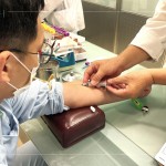 『抽血』是健檢中最重要的一部分，通過(guò)分析血液樣本來(lái)評(píng)估身體的健康狀況。