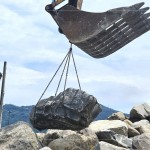 『臺東南田石』被譽為世界五大名石之一，由於質(zhì)地適中、圖案多變，加上天然的白色條紋分布於黑灰色石體，是特有的石頭種類。