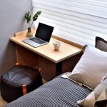 一只透明玻璃瓶內(nèi)插上兩株蔓綠絨Philodendron，掀起筆電，自家就能讓「繆思女神」輕易現(xiàn)出芳蹤。