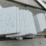 乖乖排好隊伍準(zhǔn)備上牆的外牆磚，細(xì)看彷若有幾道潑墨的水痕，從毛筆筆尖自然滴落的墨汁，也像晶亮閃閃的繁星，造就出每一片外牆磚獨一無二的風(fēng)格。