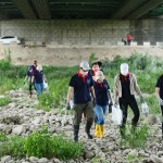 全長21.25公里的筏子溪，光是其中一小段河域，新業(yè)夥伴們就撿拾了四百多件垃圾，不禁令人感嘆「丟垃圾之舉動容易，撿垃圾之行卻花費更多心力」。