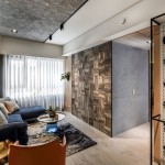 將收藏已久的童玩、公仔或滑板展示在牆面，小心呵護(hù)、擦拭的同時，與孩子充滿童趣的對話就此展開。