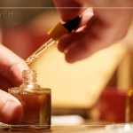 金黃色的色澤，襯托在溫暖的光源下更顯飽滿，滴滴濃醇，轉(zhuǎn)開瓶蓋迎來滿滿香氣，徜徉在田野、芳草、泥土與鄉(xiāng)間。