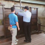 呼應(yīng)園區(qū)既有空間記憶，獨(dú)家設(shè)計(jì)3座不鏽鋼造型貓剪影。