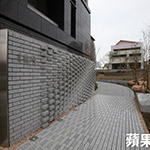 二進式的入口，有「明暗牆」設(shè)計