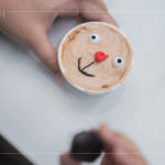 透過(guò)簡(jiǎn)單的配件與顏色，跟著Connie老師的步驟，組裝出充滿童趣的杯子蛋糕，猜猜看最後成品是什麼呢?