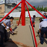 『新業(yè)觀峰』謹(jǐn)訂於民國103年7月15日吉時舉行開工典禮。